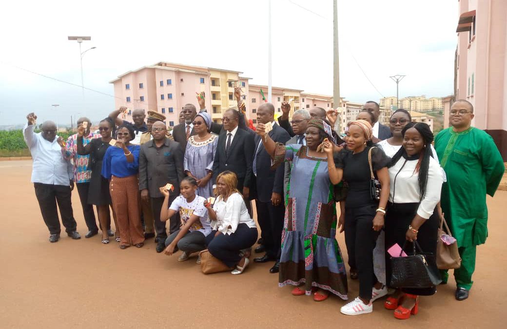 Programme gouvernemental de 10 000 logements sociaux et 50 000 parcelles constructibles : Cérémonie de remise des clés aux  nouveaux acquéreurs d’Olembé