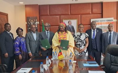 Acte signé entre le MINHDU et la MAETUR pour l’assiette foncière du Centre Médical d’Excellence Africaine, un pas décisif pour la santé régionale.